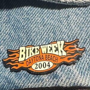 Vintage 2004 Bike Week Daytona Beach lapel/hat pin….non smoking home.EUC